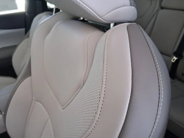 New 2027 MINERAL BLACK INFINITI Luxe FWD image 17