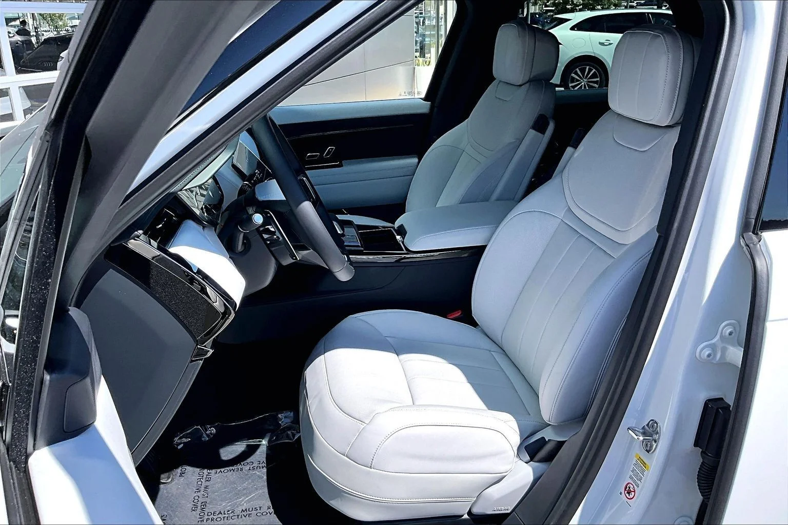 New 2026 Fuji White Land Rover SE image 9