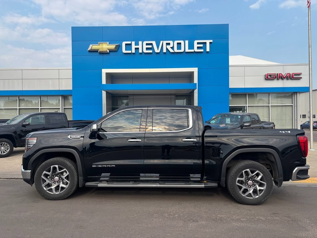 Used 2024 Onyx Black GMC SLT image 1
