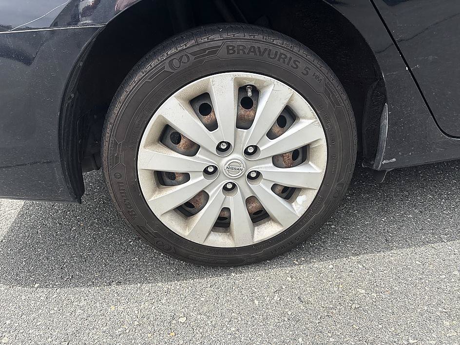 Used 2015 Super Black Nissan SV image 11