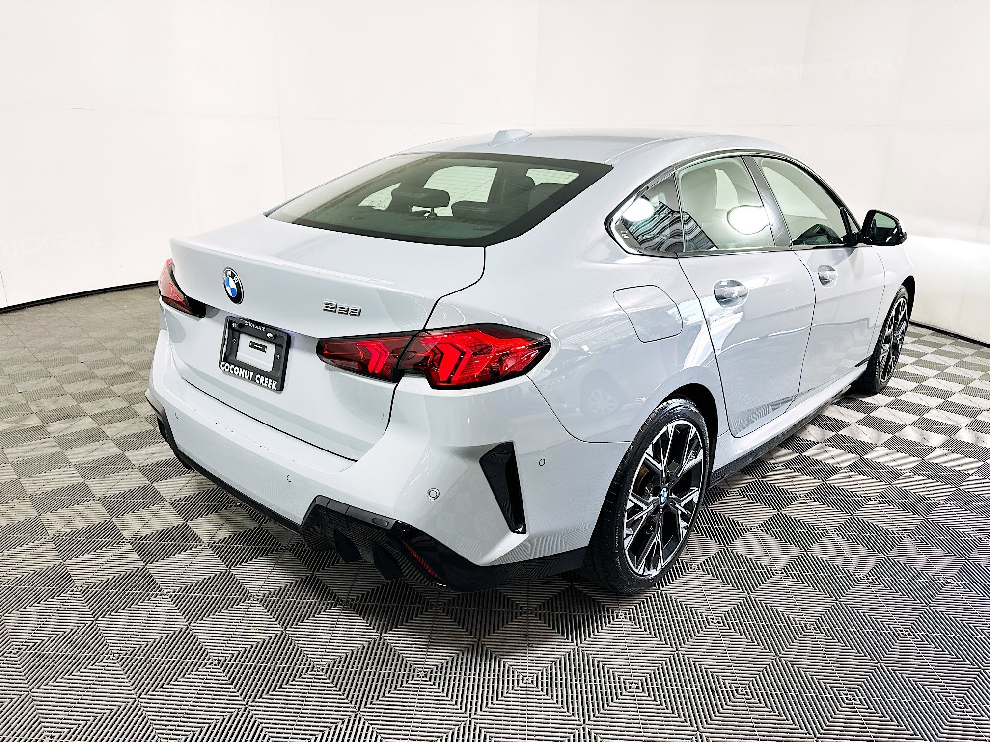 2026 BMW 2 thumbnail 5