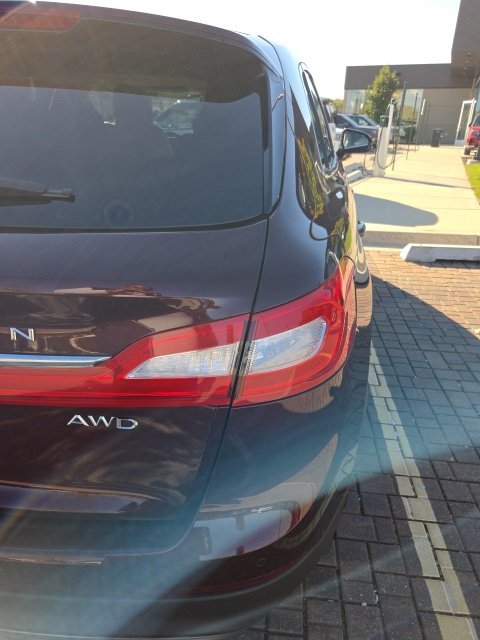 Used 2017 Red Lincoln Reserve image 24