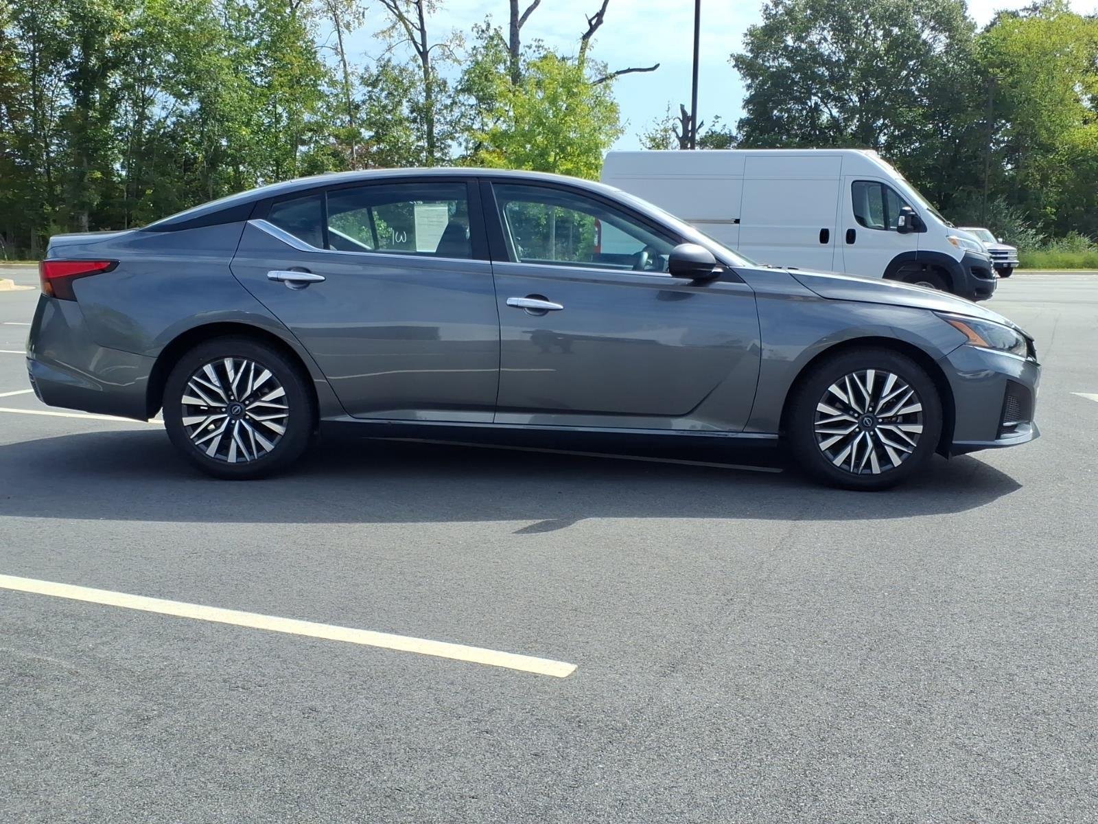 Used 2025 Gun Metallic Nissan SV image 8