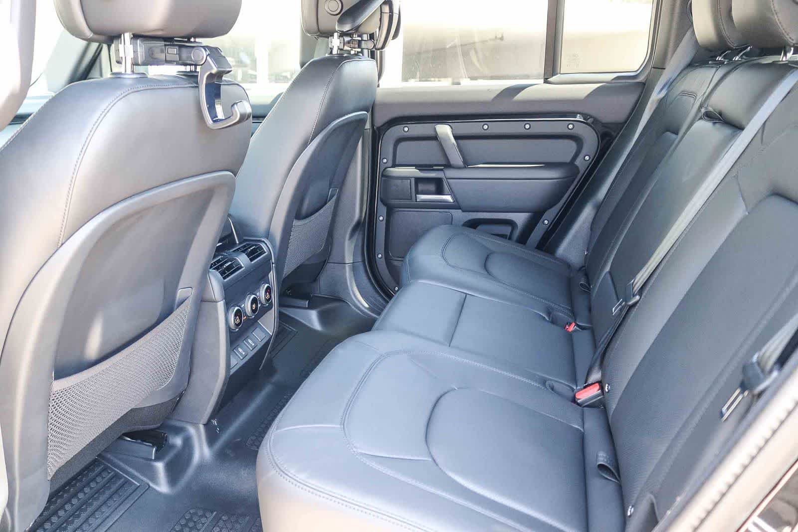 New 2026 Santorini Black Land Rover X-Dynamic SE image 16