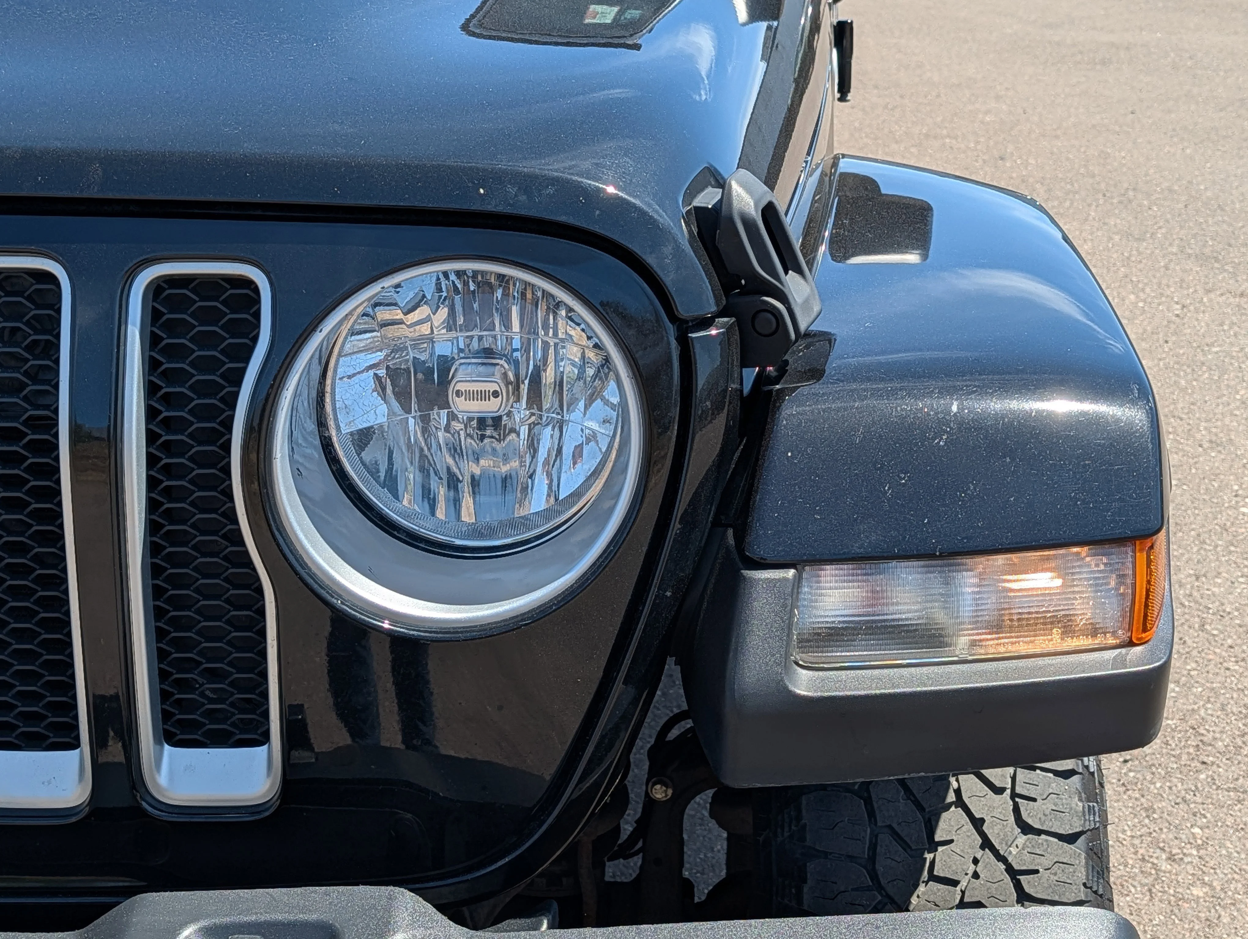 Used 2021 Black Clearcoat Jeep Unlimited Sahara image 16