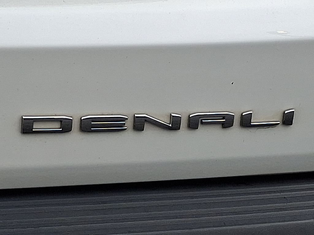 Used 2022 White GMC Denali image 32
