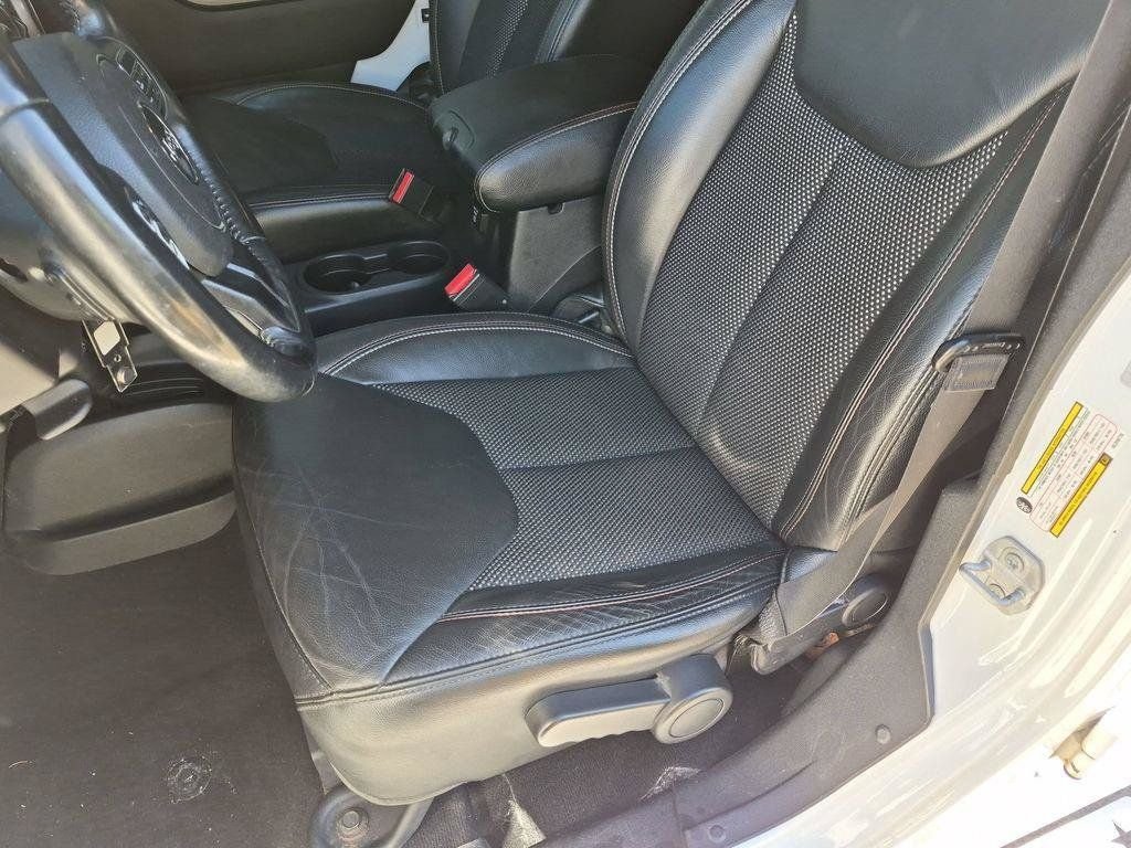 Used 2016 White Jeep Unlimited Sahara image 16
