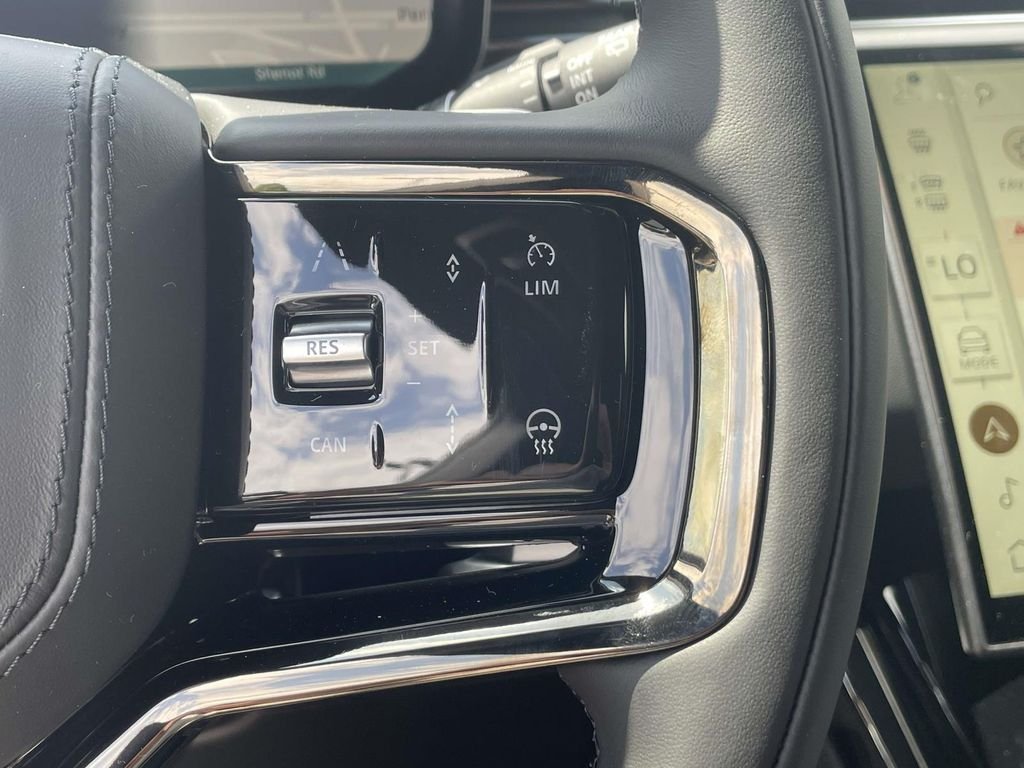 New 2026 Santorini Black Land Rover Dynamic SE image 38