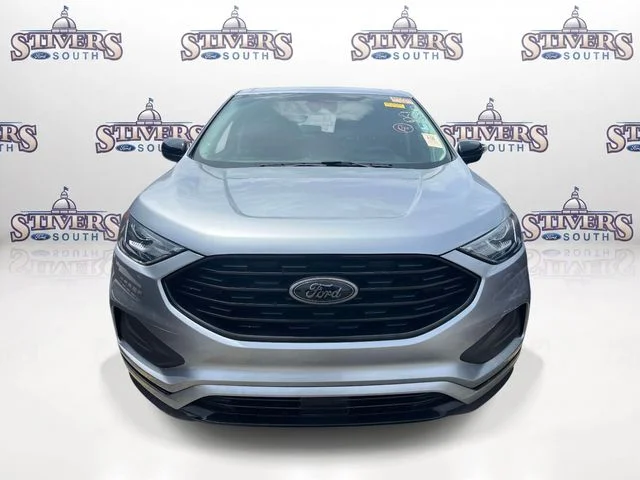 Used 2023 Silver Ford SE image 2