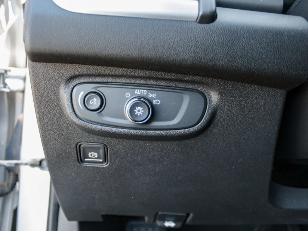 Used 2020 Quicksilver Metallic GMC SLE image 12