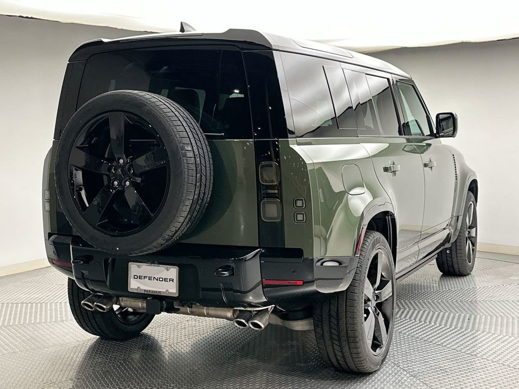 New 2026 Woolstone Green Land Rover X-Dynamic SE image 3