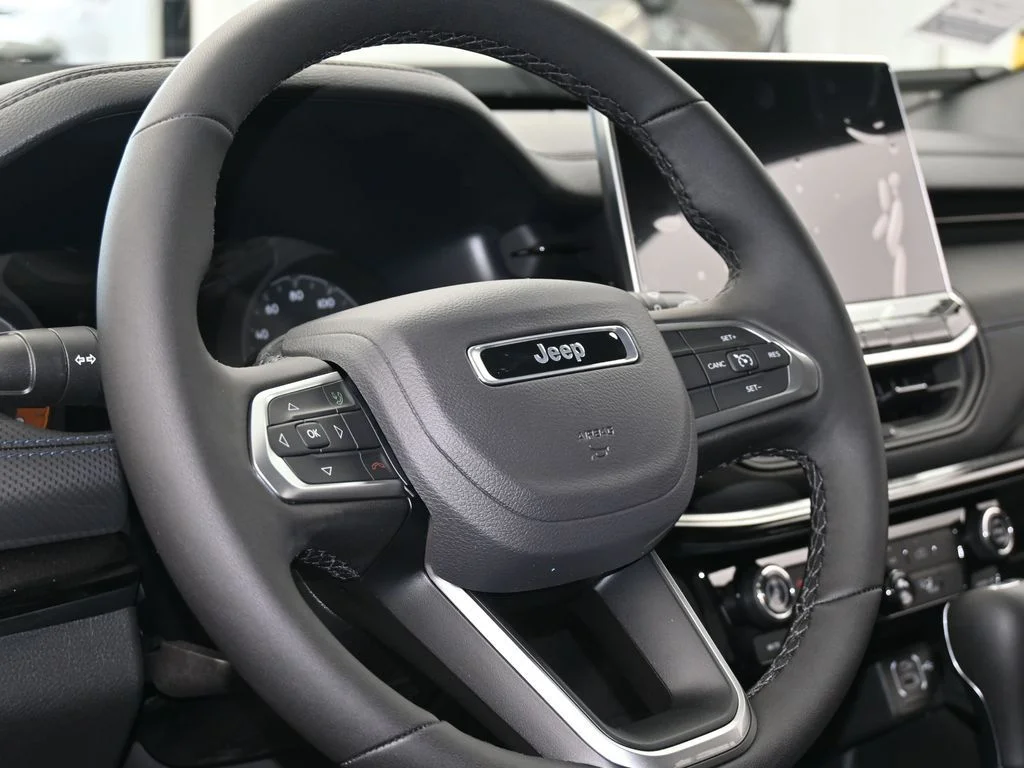 New 2026 Red Hot Pearlcoat Jeep Latitude image 13