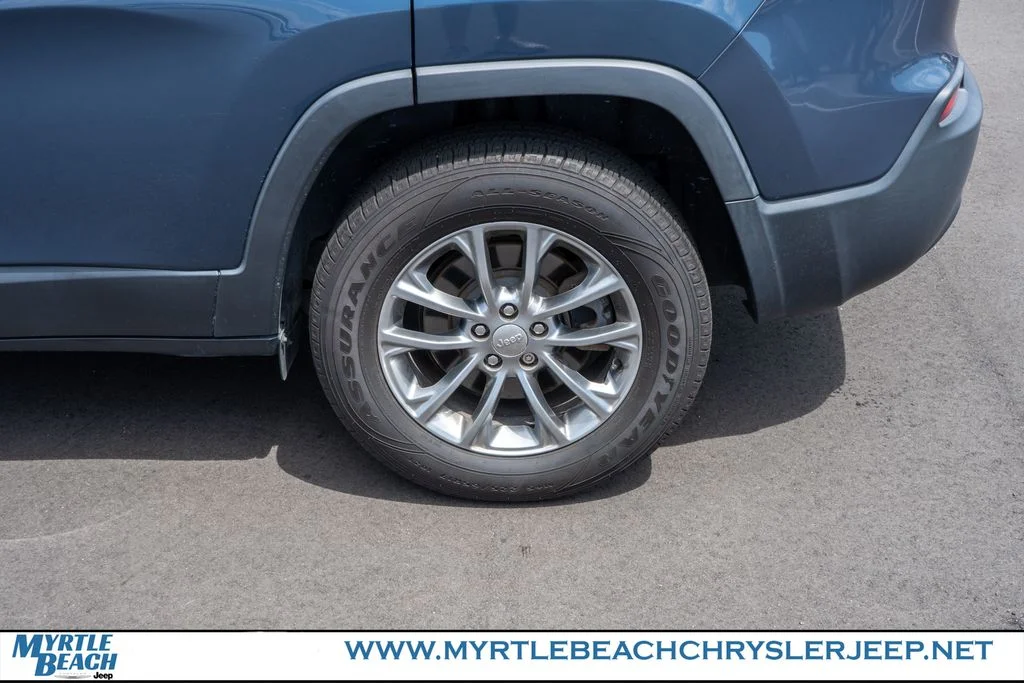 Used 2020 Slate Blue Jeep Latitude Plus image 12