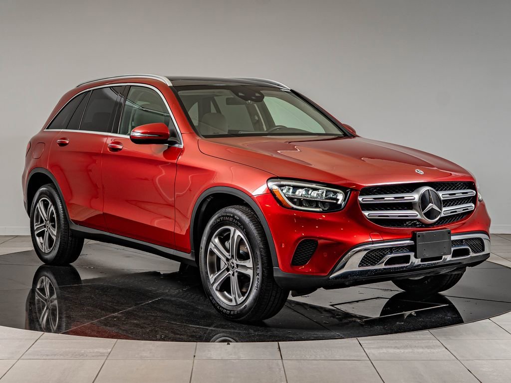 Used 2022 Manufaktur Cardinal Red Metallic Mercedes-Benz GLC 300 image 3