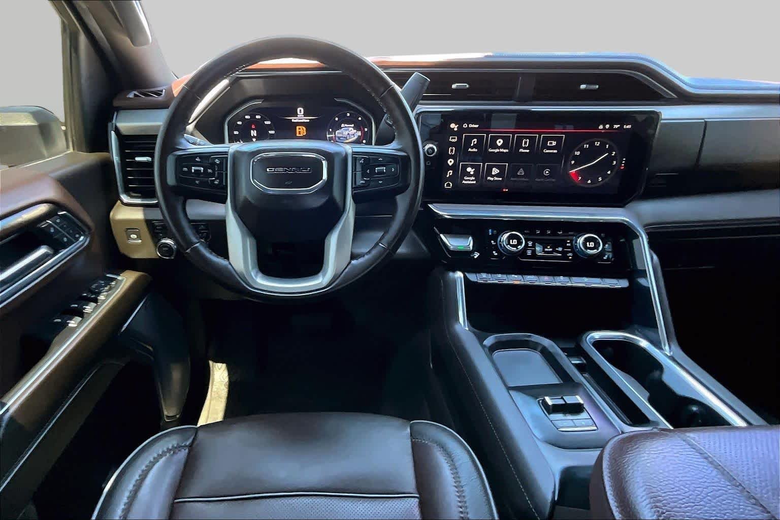 Used 2024 White Frost Tricoat GMC Denali image 6