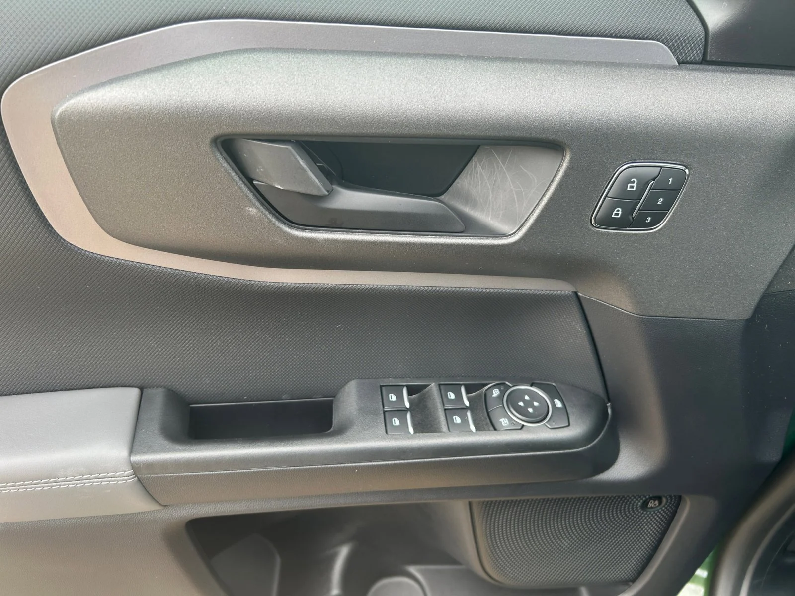 Used 2025 GREEN Ford  image 16