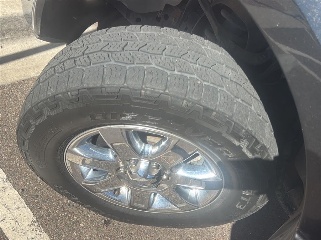 Used 2013 Tuxedo Black Metallic Ford XLT image 8