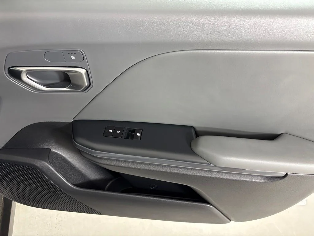 New 2026 Snow White Pearl Kia EX image 14