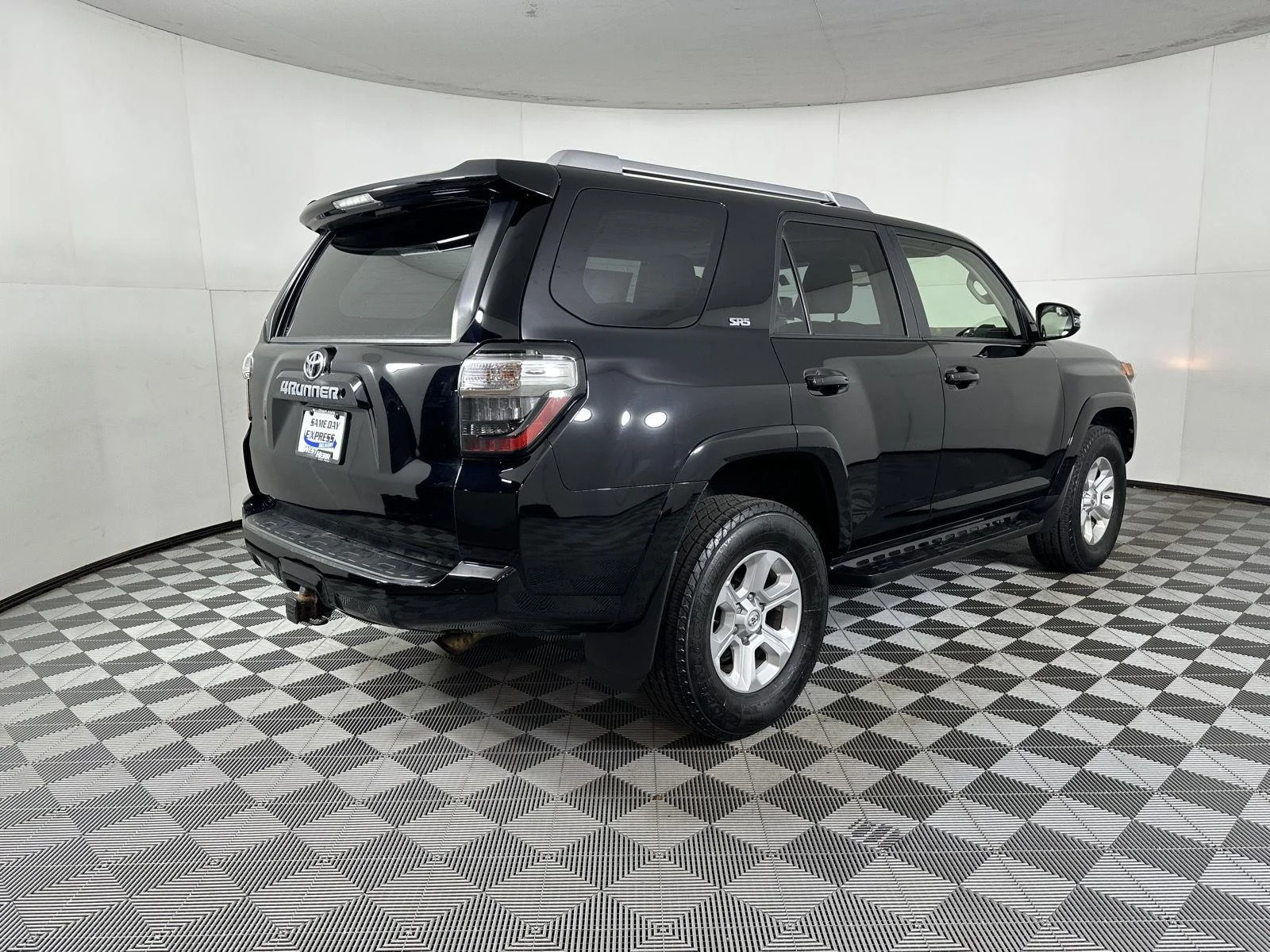 Used 2018 Midnight Black Metallic Toyota SR5 Premium image 12
