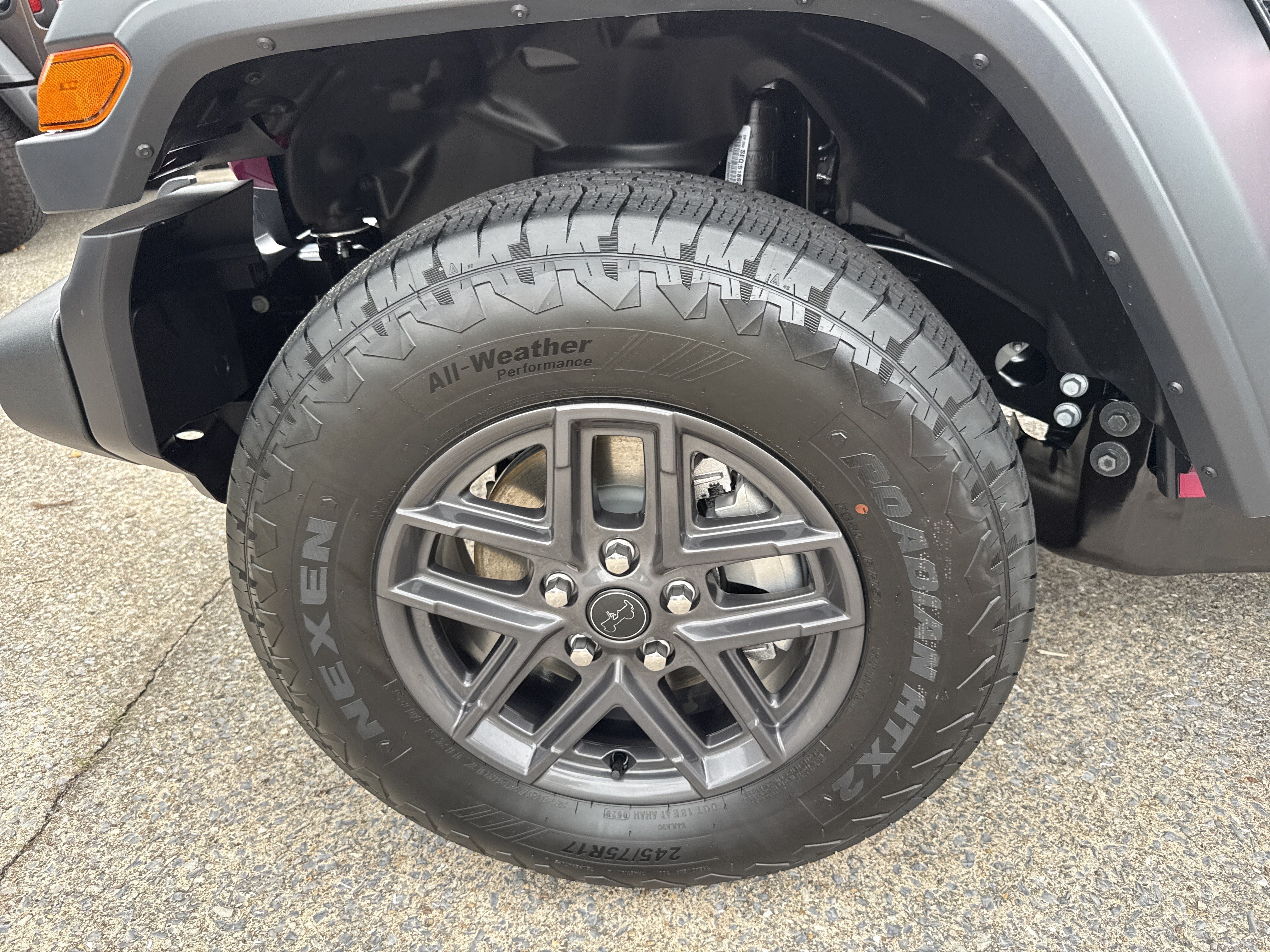 New 2026 Tuscadero Pearlcoat Jeep Sport S image 13