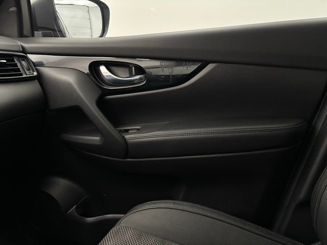Used 2022 Gun Metallic Nissan SV image 37