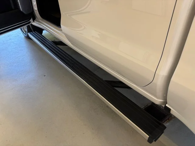 Used 2023 White GMC Denali image 23