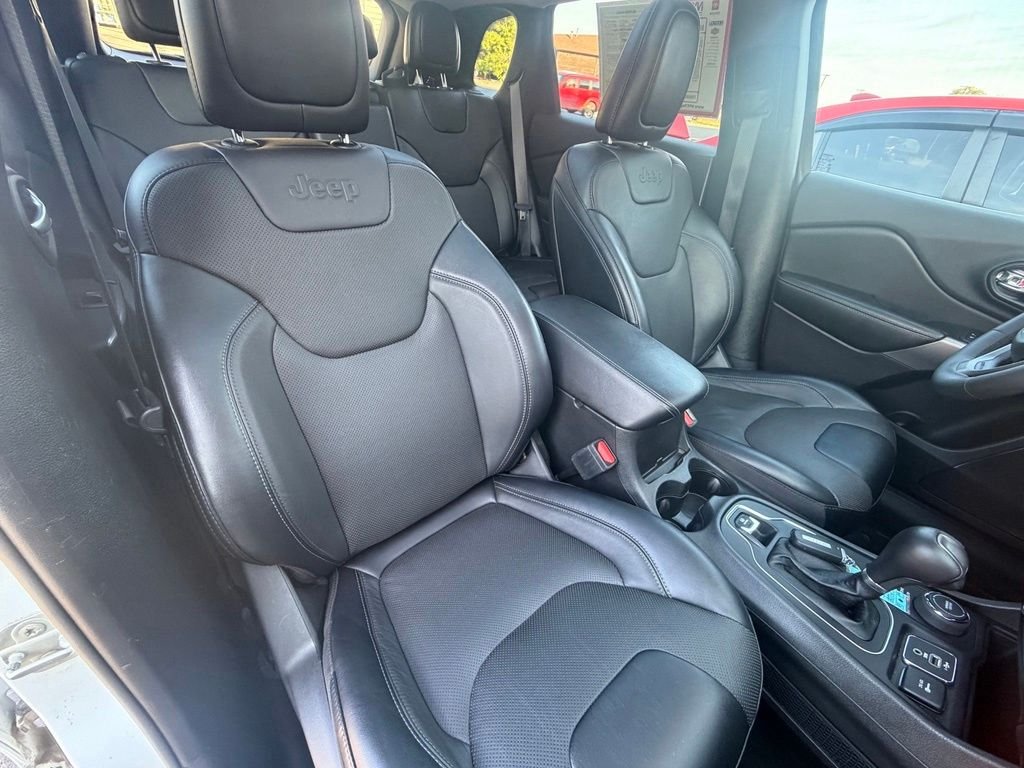 Used 2022 Bright White Clearcoat Jeep Latitude Lux image 44