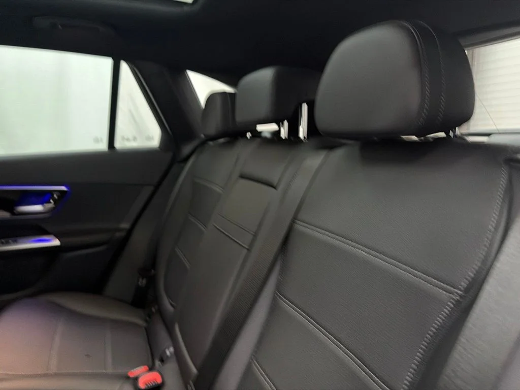 New 2027 Black Mercedes-Benz GLC 300 image 18