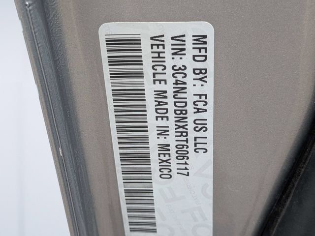 Used 2024  Jeep Latitude image 20