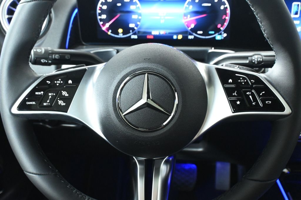Used 2026 Polar White Mercedes-Benz GLB 250 image 17