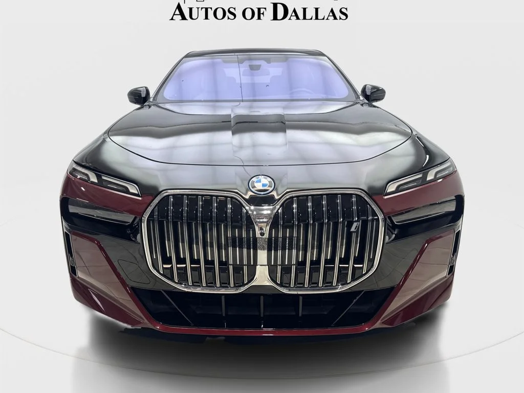 Used 2023 Red BMW xDrive60 image 4