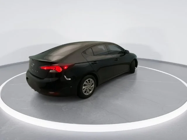 Used 2020 Black Hyundai SE image 6