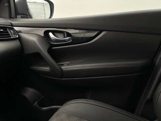 Used 2022 Gun Metallic Nissan SV image 37