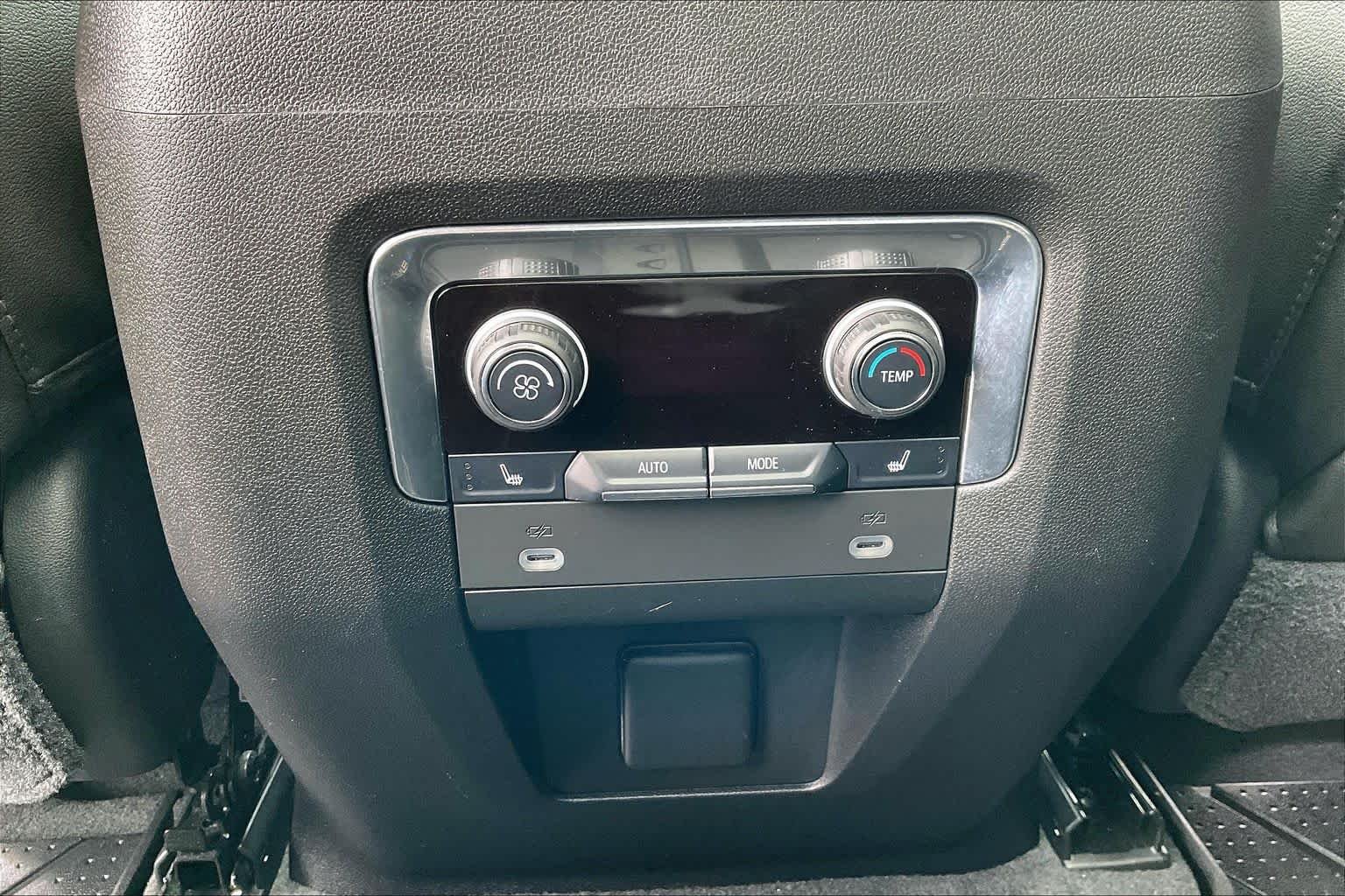 Used 2021 Iridescent Pearl Tricoat Chevrolet High Country image 31
