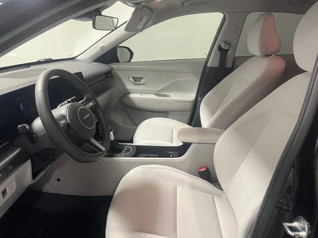 Used 2025 Black Hyundai SEL image 19