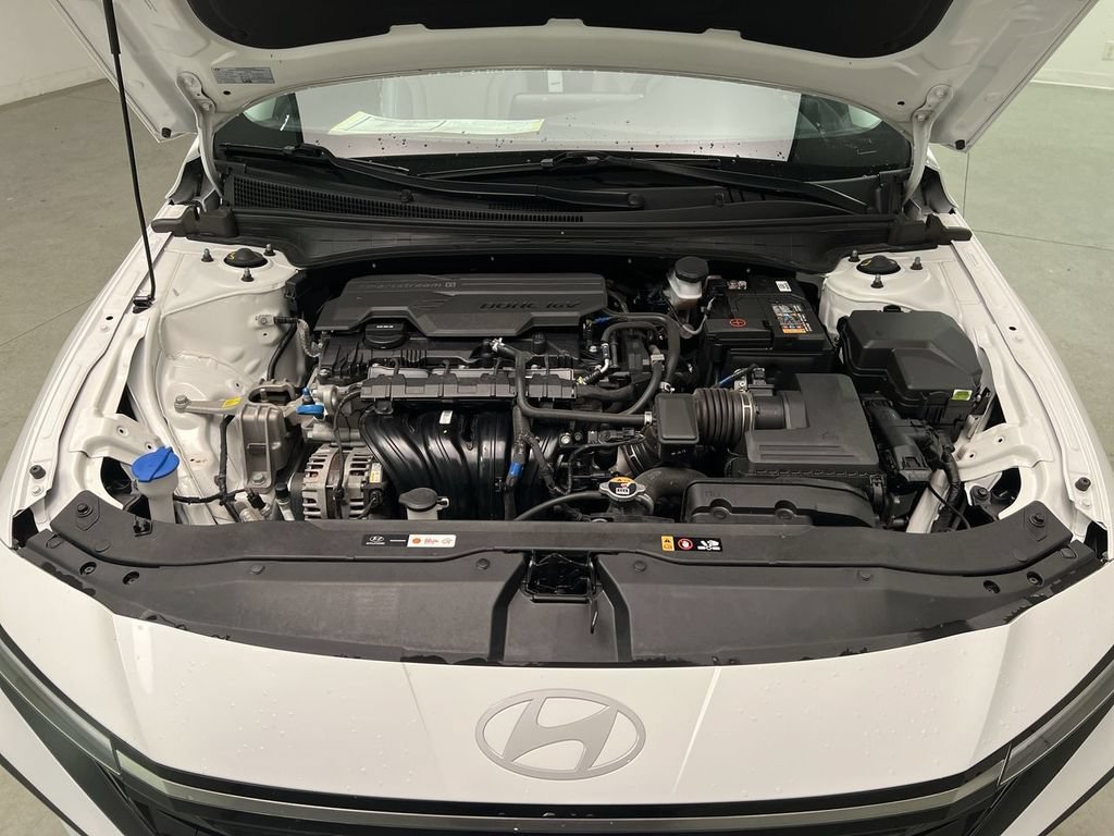 2025 Hyundai Elantra Limited - Photo 26