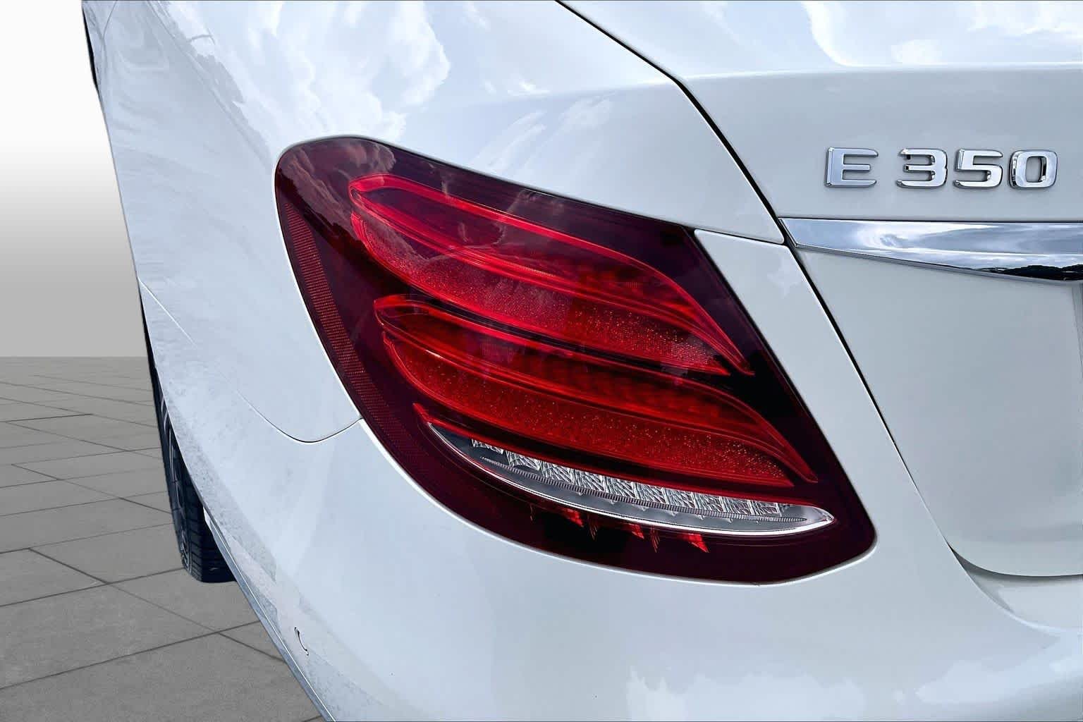 Used 2020 designo Diamond White Metallic Mercedes-Benz E 350 image 28
