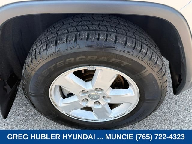 Used 2013 Silver Jeep Laredo image 10