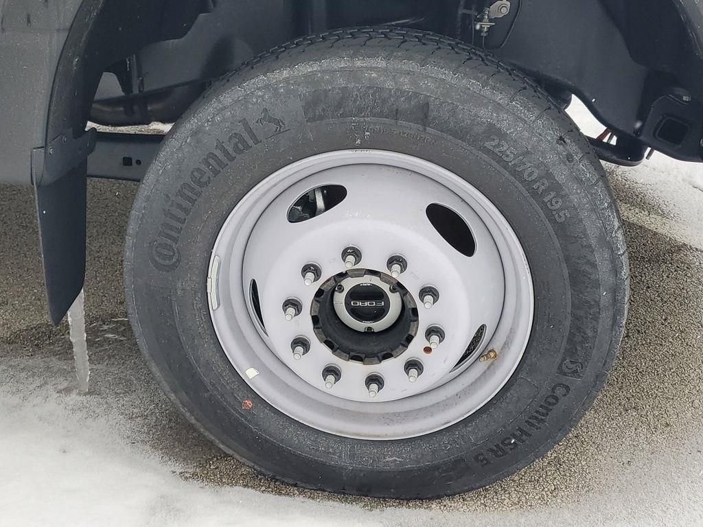 2025 Ford F-450 Super Duty Chassis Cab XL - Photo 30