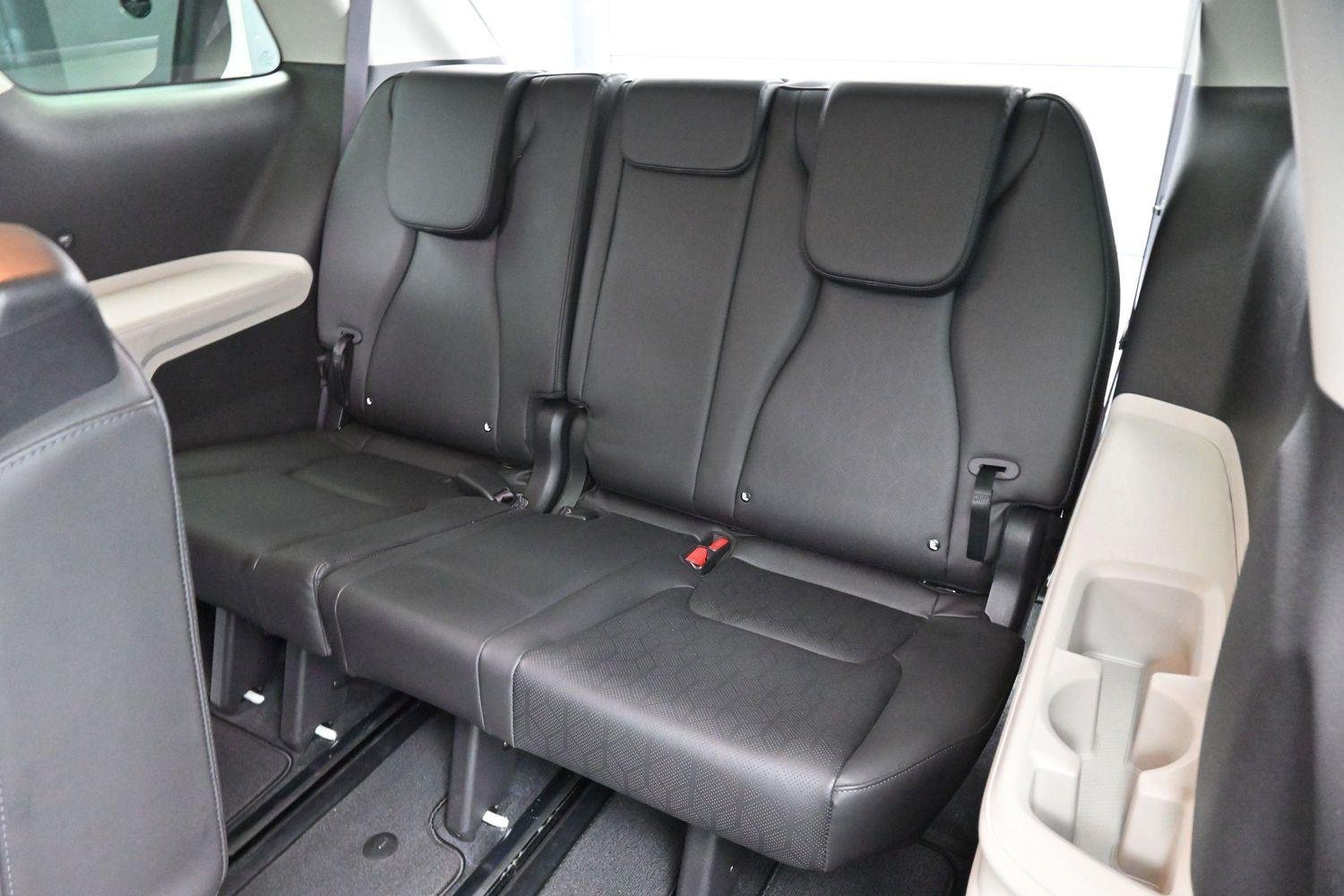 Used 2022 Snow White Pearl Kia LXS image 27