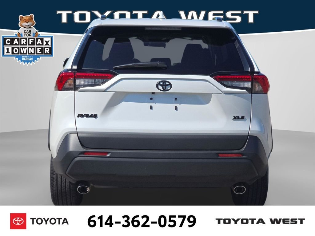 Used 2025 Beige Toyota XLE Premium image 8