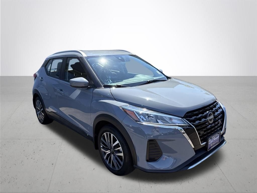 Used 2024 Gray Nissan SV image 3
