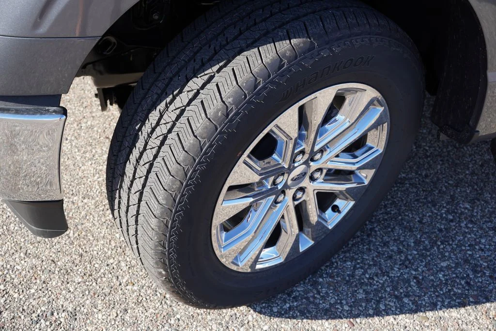 New 2026 Gray Ford Lariat image 9