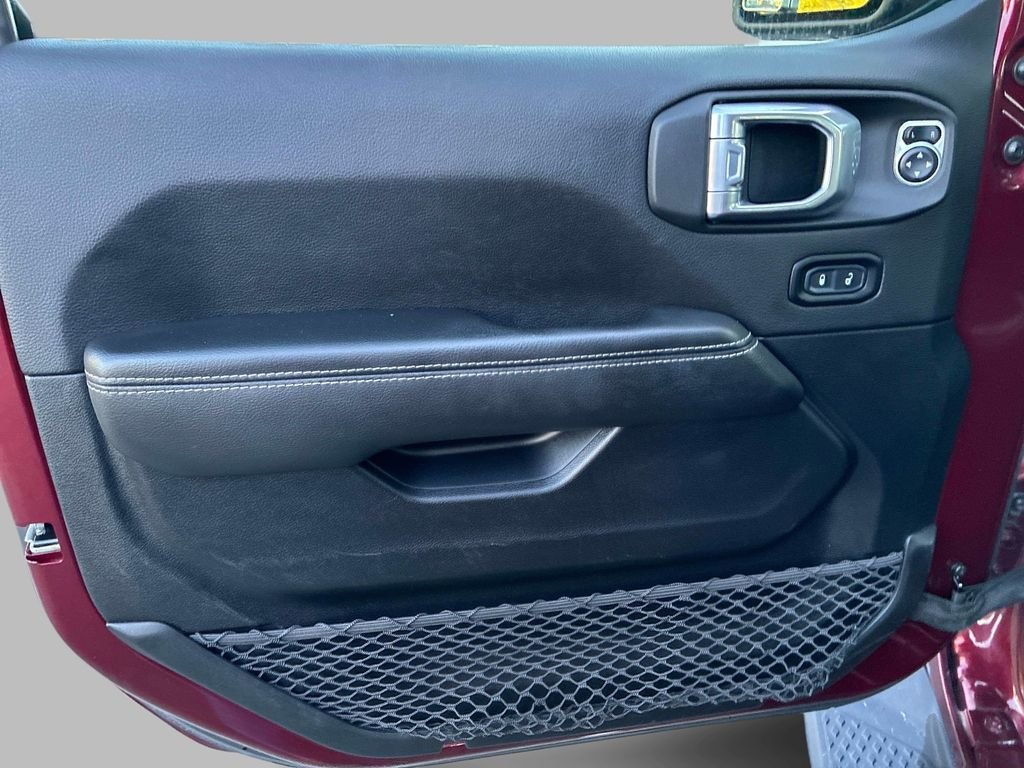 Used 2021  Jeep Overland image 19