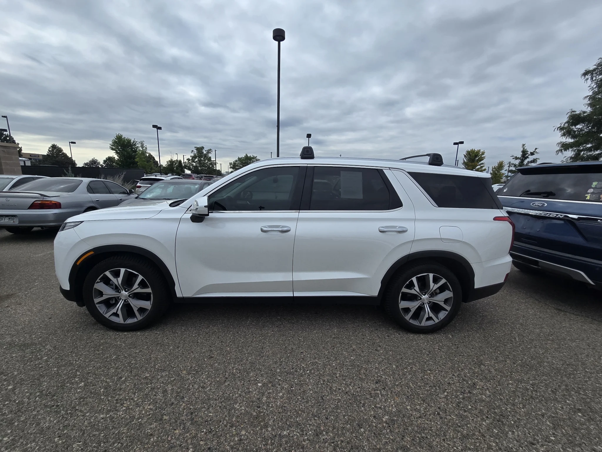 Used 2022 Hyper White Hyundai SEL image 13