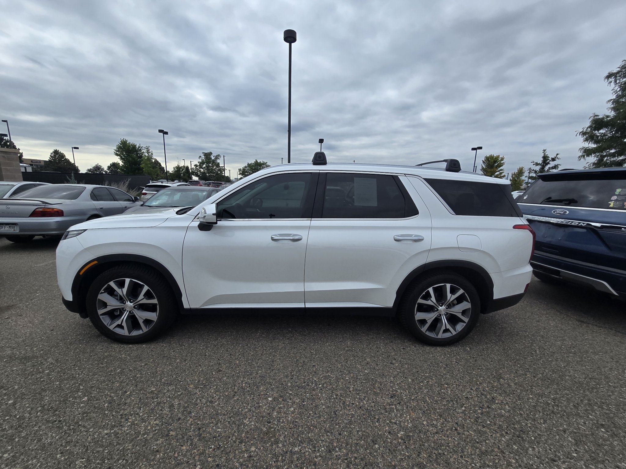 Used 2022 Hyper White Hyundai SEL image 12