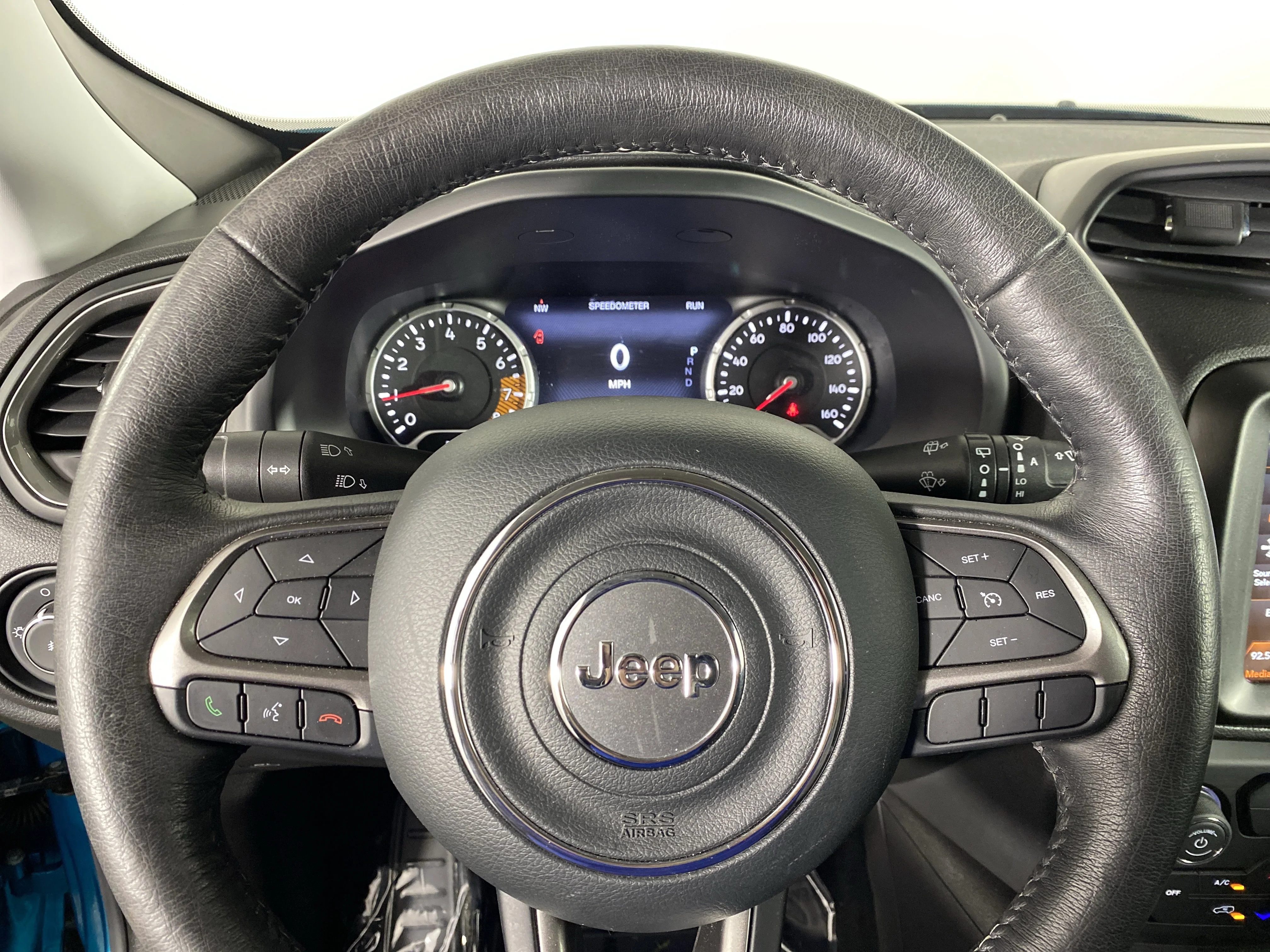 Used 2022 Bikini Metallic Clearcoat Jeep Latitude image 21