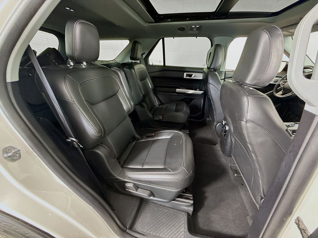 Used 2022 Star White Metallic Tri-Coat Ford Limited image 30