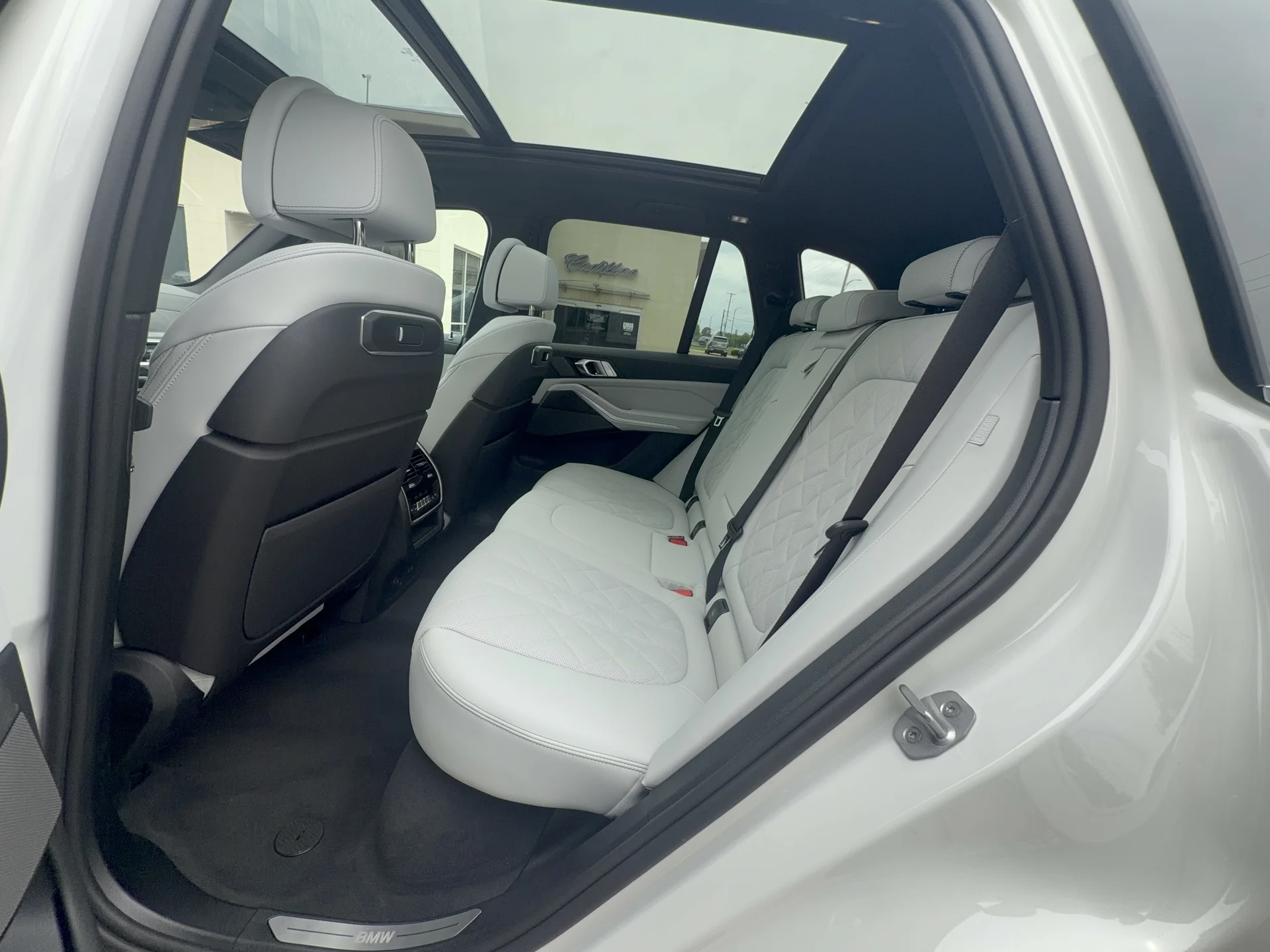 New 2026 Alpine White BMW xDrive40i image 25