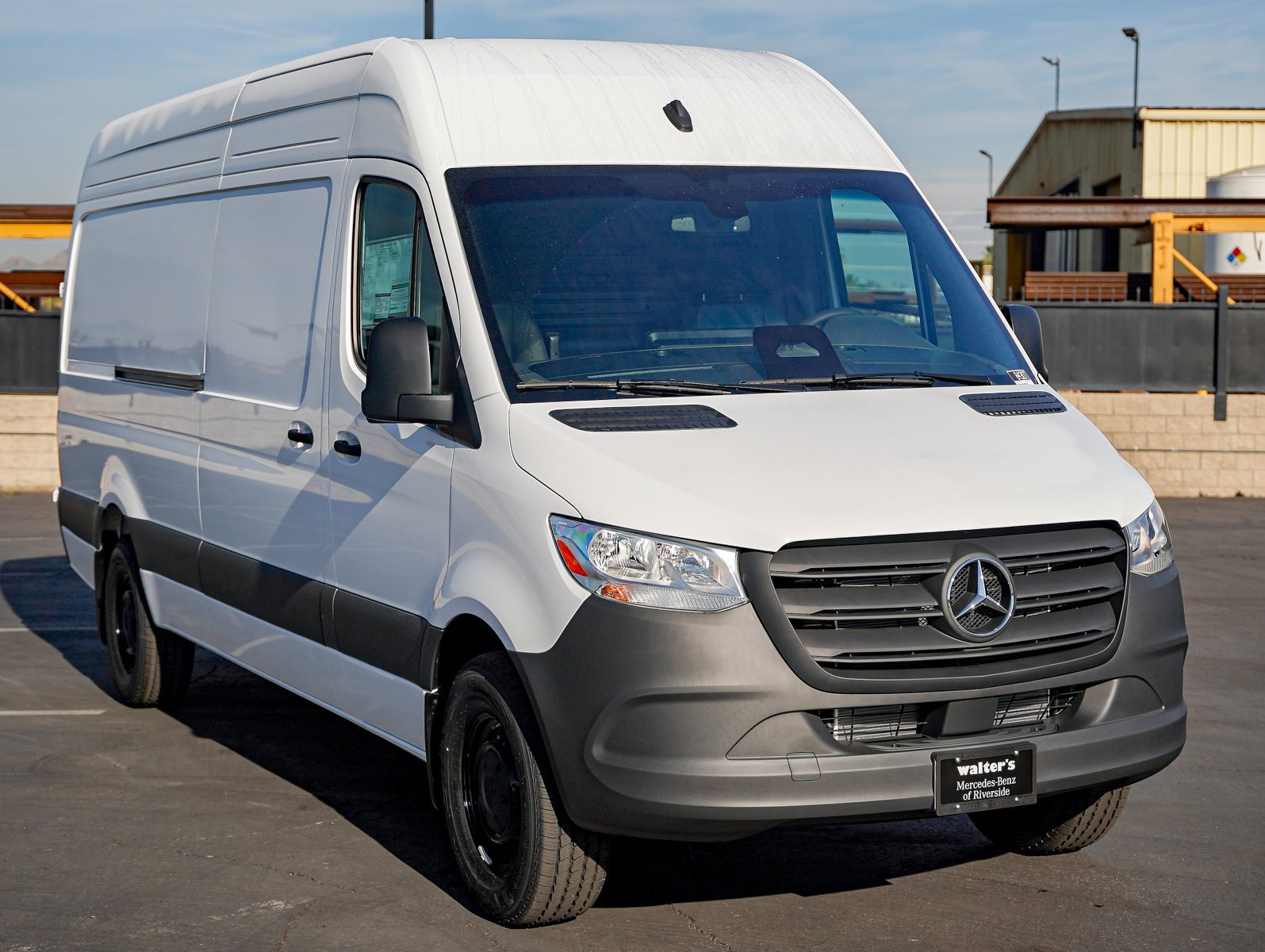 New 2026 Arctic+White Mercedes-Benz 2500 High Roof I4 Diesel HO 170 RWD image 3